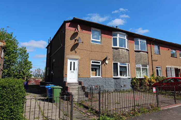 3 Bedroom Flat To Rent In Chirnside Road, Glasgow, G52