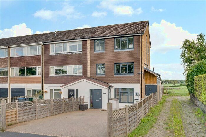 5 Bedroom End Of Terrace House For Sale In Wheatley Lane, Ilkley, LS29