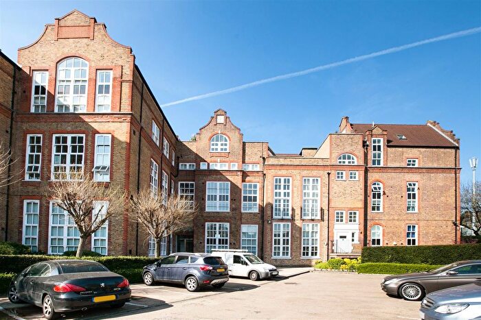 3 Bedroom Flat To Rent In Linstead Street, London, NW6