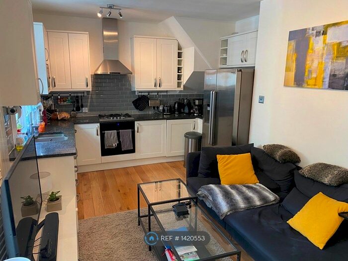 2 Bedroom Maisonette To Rent In Littlebury Road, London, SW4