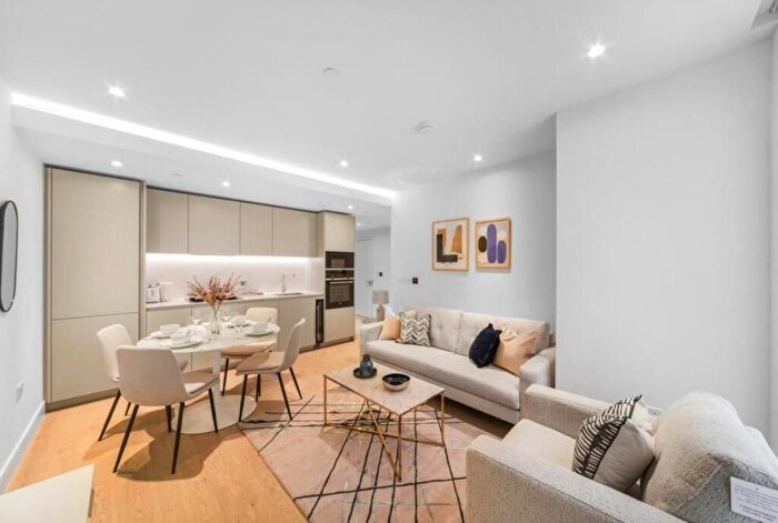 2 Bedroom Apartment To Rent In South Quay Plaza, E14