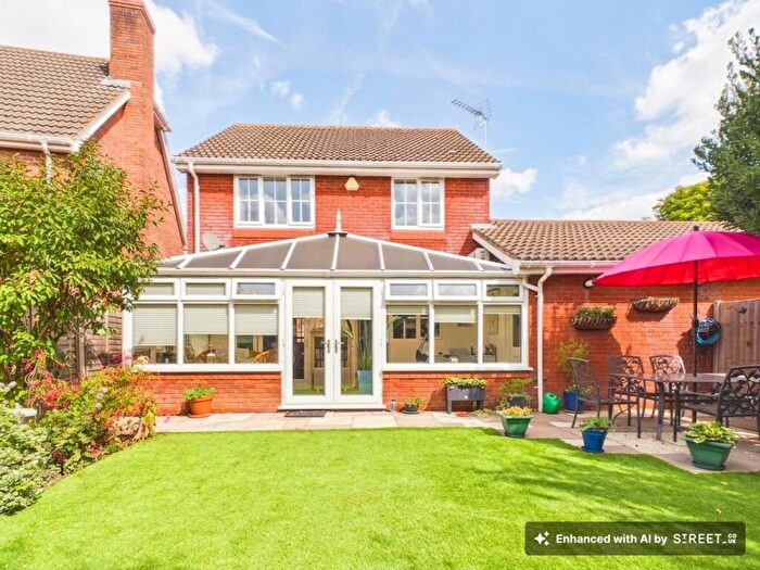 3 Bedroom Link Detached House For Sale In Taylor Drive, Bramley, RG26