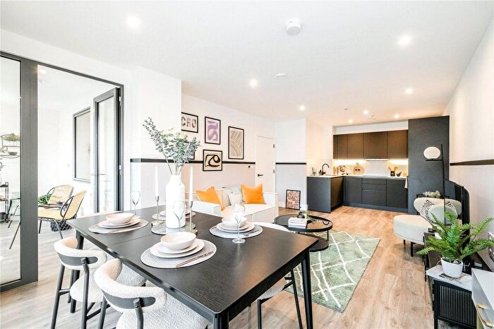 3 Bedroom Flat For Sale In Poplar Walk, Croydon, CR0