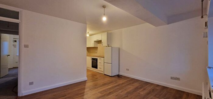 1 Bedroom Flat To Rent In Chatsworth Place, Mitcham, CR4