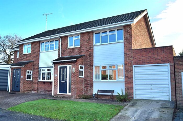 3 Bedroom Semi-Detached House For Sale In Mayne Crest, Chelmsford, CM1