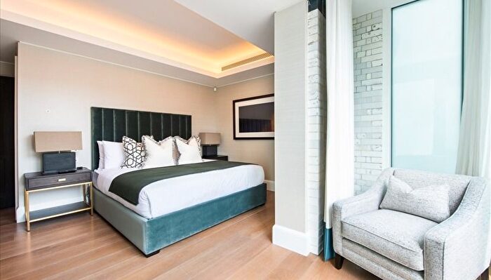 3 Bedroom Flat To Rent In Duke Street, W1K