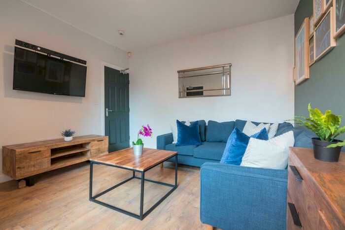 6 Bedroom Terraced House To Rent In Balfour Road, Nottingham, NG7