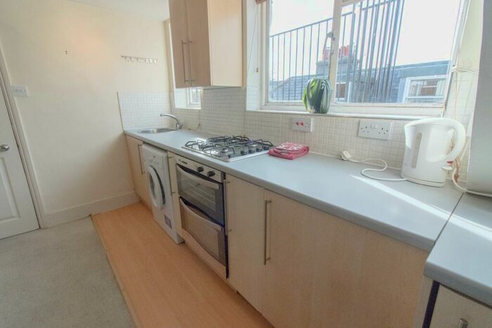1 Bedroom Flat To Rent In Clarence Road, , Windsor, SL4