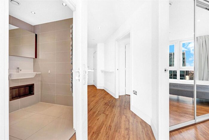 3 Bedroom Apartment To Rent In Alie Street, E1