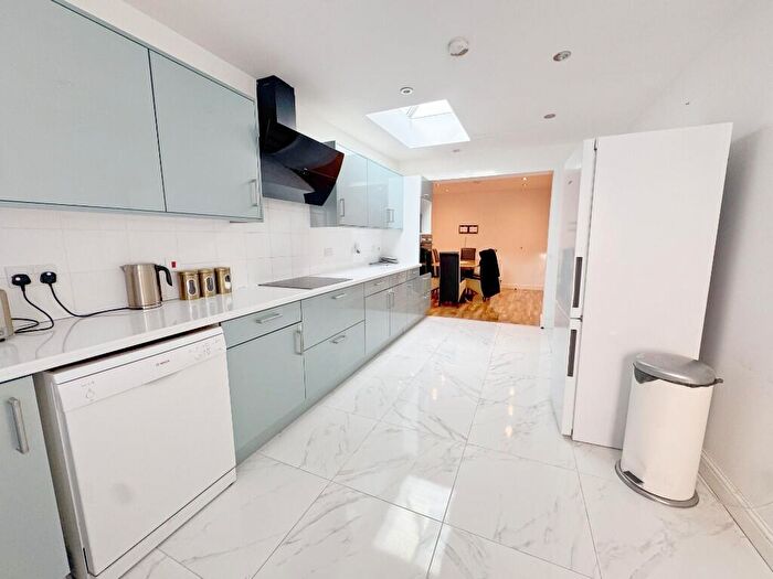 5 Bedroom Semi Detached House To Rent In Holmdale Road, BS34