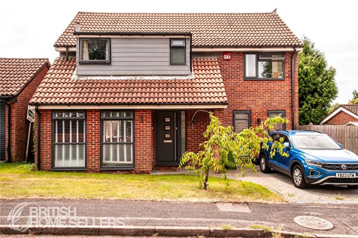 4 Bedroom Detached House For Sale In Lychgate Drive, Waterlooville, Hampshire, PO8