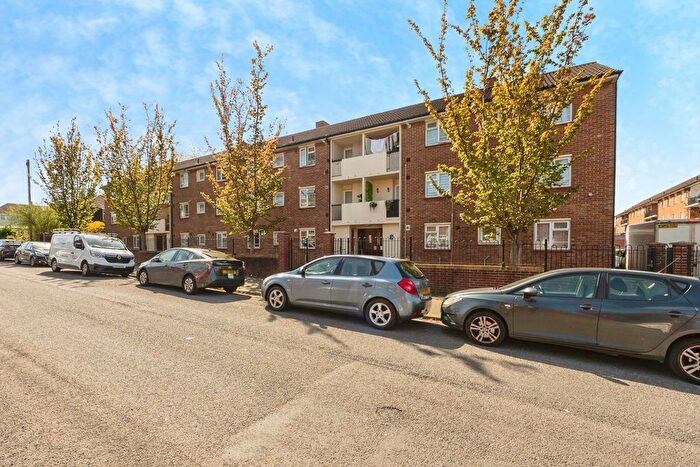 2 Bedroom Flat For Sale In Sheppard Road, Bristol, BS16