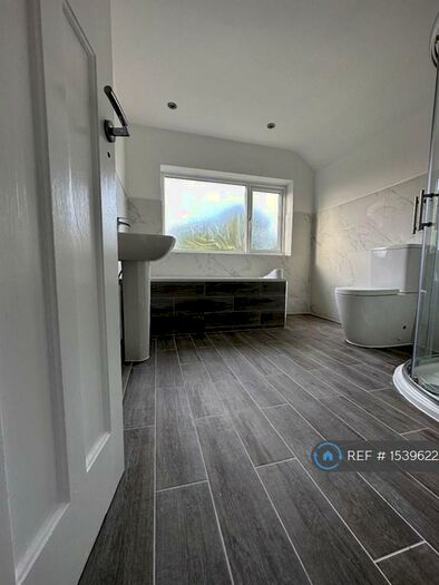 4 Bedroom Semi-Detached House To Rent In Green Street, Enfield, EN3