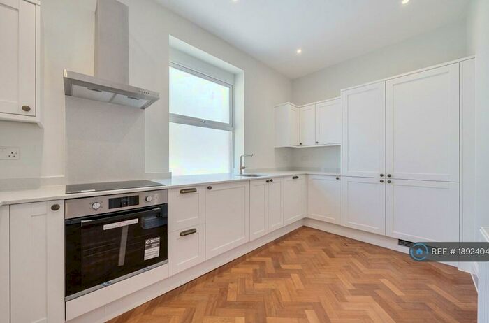 2 Bedroom Flat To Rent In Timber Hill Road, Caterhan, CR3