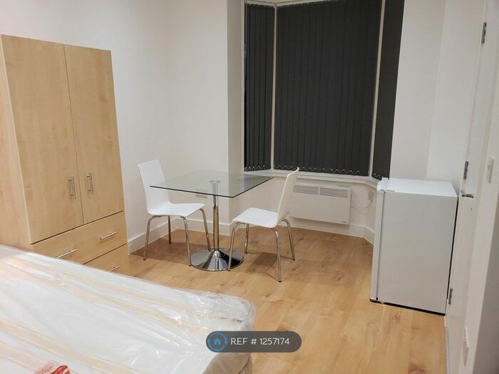 Studio To Rent In Hertfordshire, Potters Bar EN6