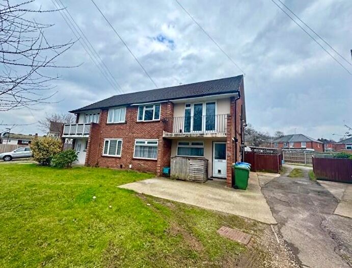 2 Bedroom Maisonette To Rent In Lingfield Gardens, Townhill Park, Southampton, SO18