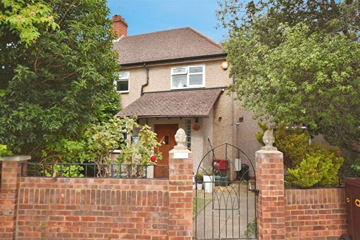 4 Bedroom Semi Detached House For Sale In Brentwick Gardens, Brentford, TW8