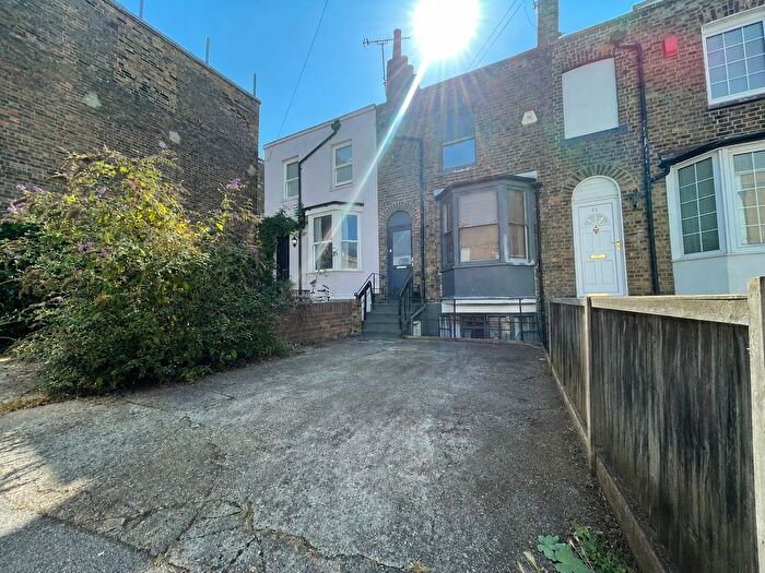 3 Bedroom Detached House To Rent In Camden Road, Ramsgate, Kent, CT11