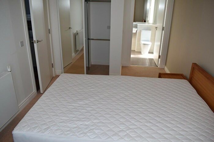 2 Bedroom Apartment To Rent In New Village Avenue, London, E14