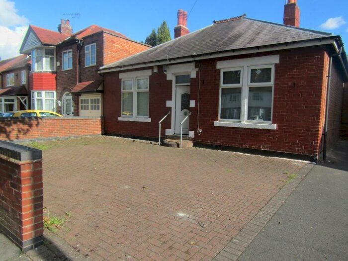3 Bedroom Bungalow To Rent In Baldwins Lane, Hall Green, Birmingham, B28