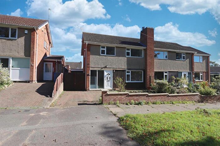 3 Bedroom Semi-Detached House To Rent In Rockingham Road, Kettering, NN16