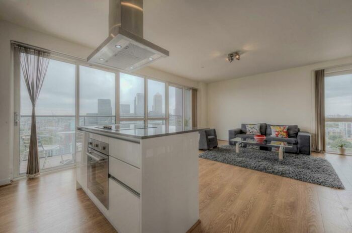 3 Bedroom Apartment To Rent In Panoramic Tower, Hay Currie Street, London, E14