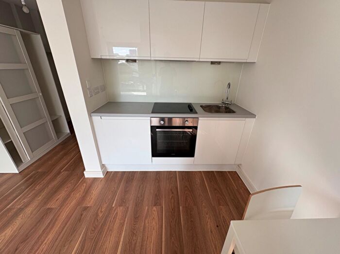 Apartment To Rent In Wolstenholme Square, Liverpool, L1