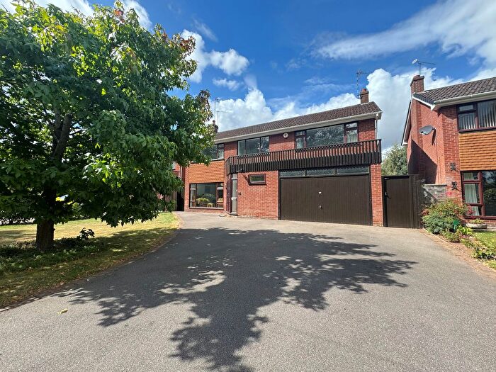 5 Bedroom Detached House For Sale In Suncliffe Drive, Kenilworth, CV8