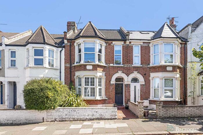 2 Bedroom Flat For Sale In Glenthorne Road, New Southgate, N11