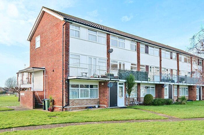 2 Bedroom Flat For Sale In St. Thomas Court, Pagham, PO21