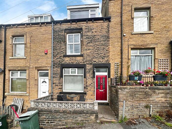 2 Bedroom Terraced House For Sale In Peel Park Terrace, Bradford, BD2