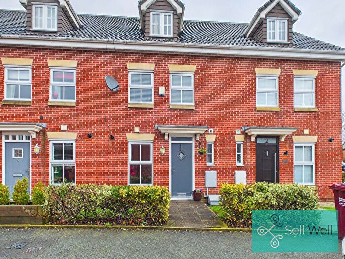 3 Bedroom Town House For Sale In Netherwood Way, Westhoughton, Bolton, BL5