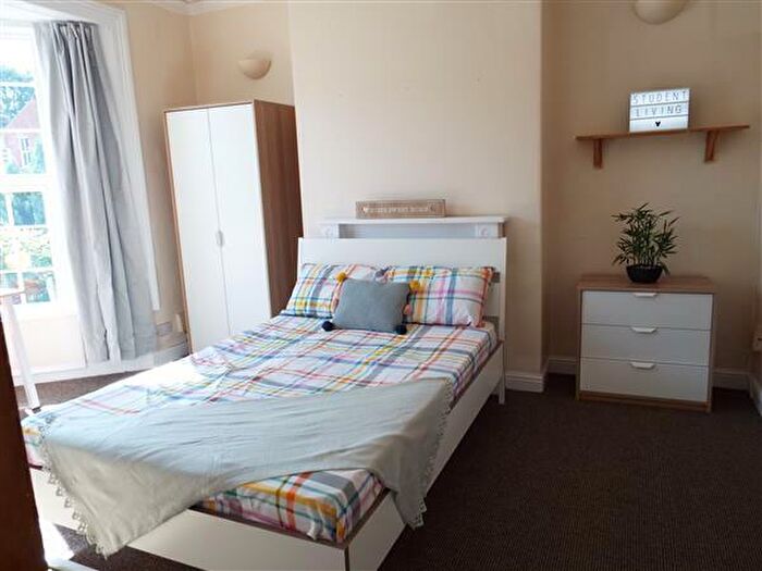 5 Bedroom Terraced House To Rent In Carholme Road - Bed, LN1