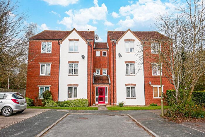 1 Bedroom Flat For Sale In St. Hughs Rise, Didcot, OX11