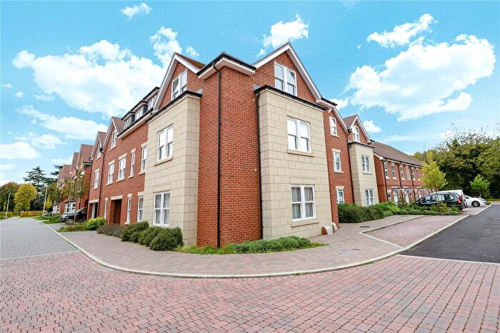 2 Bedroom Apartment To Rent In Haden Square, Reading, Berkshire, RG1