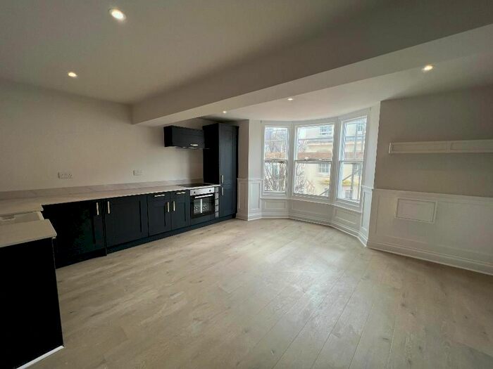 3 Bedroom Flat To Rent In St James's Street, Brighton, East Sussex, BN2