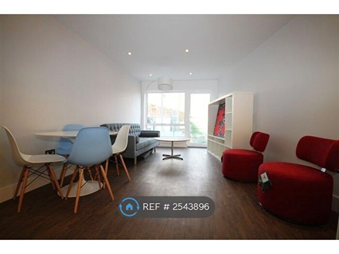 3 Bedroom Flat To Rent In Gauden Road, London, SW4