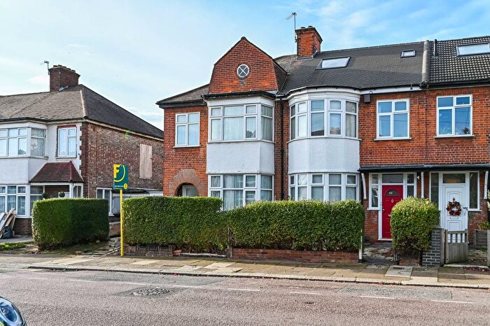 4 Bedroom Property To Rent In Stirling Road, Wood Green, London, N22