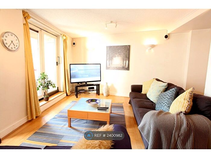 Studio To Rent In Wapping Lane, London, E1W