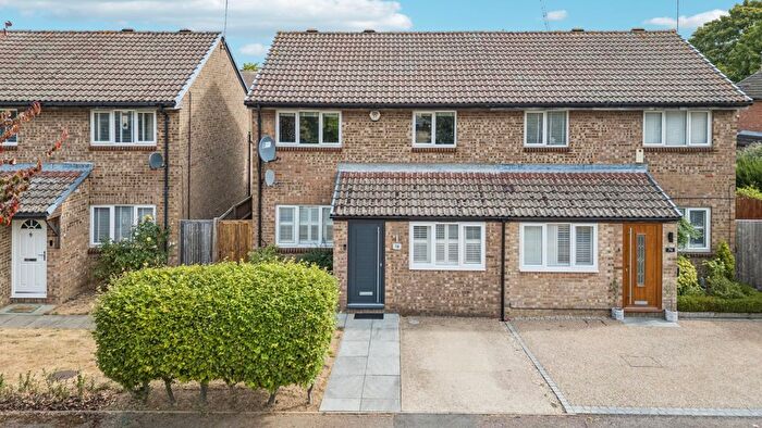 3 Bedroom Semi-detached House For Sale In Forresters Drive, Welwyn Garden City, Hertfordshire, AL7