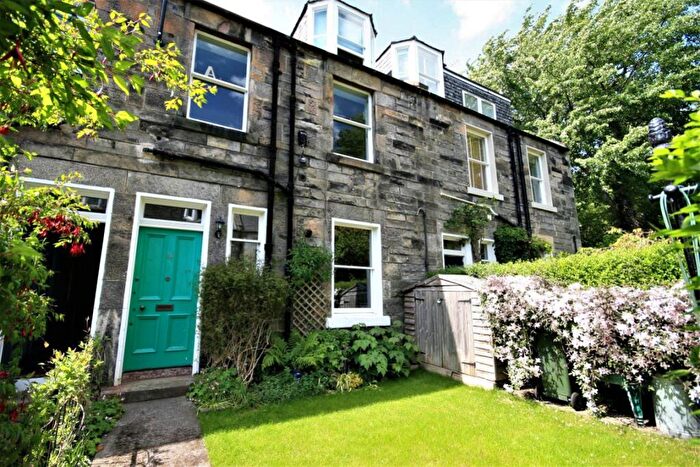 2 Bedroom Flat To Rent In Dunrobin Place, Edinburgh, EH3