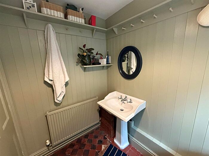 2 Bedroom Semi-Detached House For Sale In Chesterfield Road, Belper, DE56