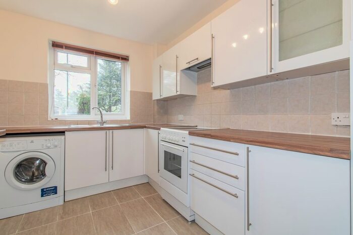 1 Bedroom Flat To Rent In Glyme Close, Woodstock, OX20