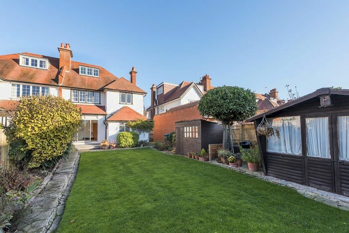 2 Bedroom Flat To Rent In Hampton Road, Teddington, TW11