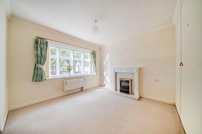 2 Bedroom Retirement Property For Sale In Central Road, Wirral, CH62