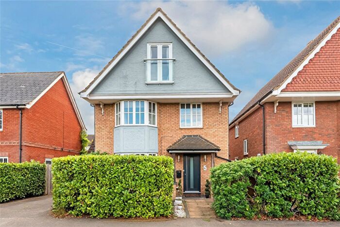 5 Bedroom Detached House For Sale In Guildford, Surrey, GU2