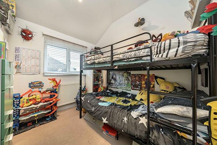 2 Bedroom Flat For Sale In Faversham Road, London, SE6