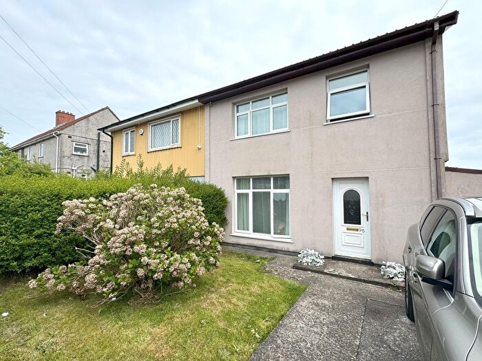3 Bedroom Semi-Detached House To Rent In Heol Cadifor, Penlan, Swansea, SA5