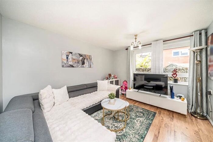 1 Bedroom Flat For Sale In Azof Street, Greenwich, SE10