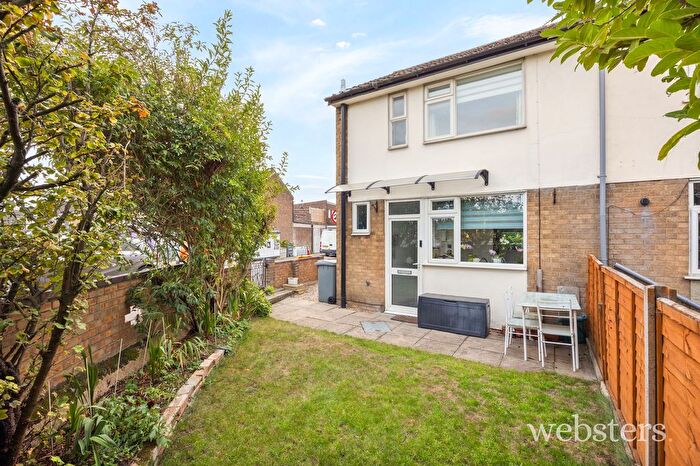 3 Bedroom Semi-Detached House For Sale In Holt Road, Norwich, NR6